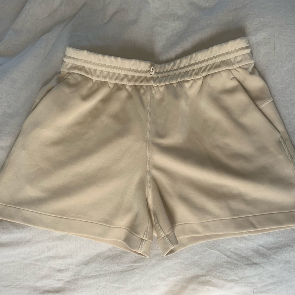 LULULEMON High Waist Softstreme 4” short